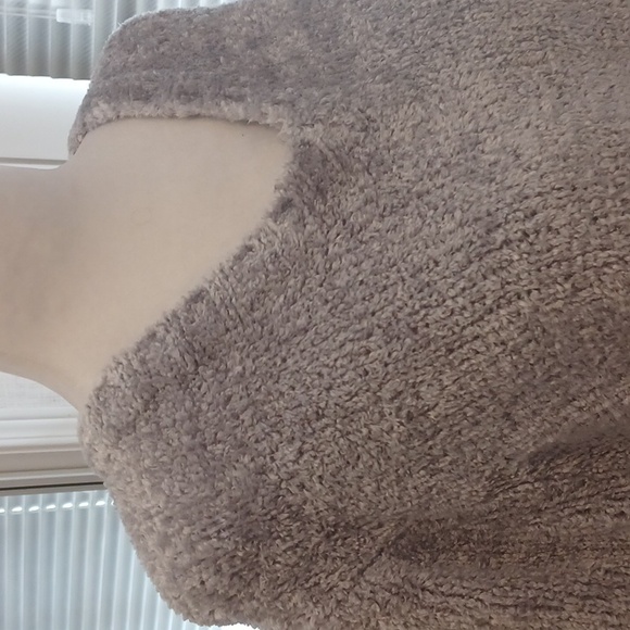 $4 Add-on Silvery Gray Knit Sweater - Size Large - Picture 2 of 5